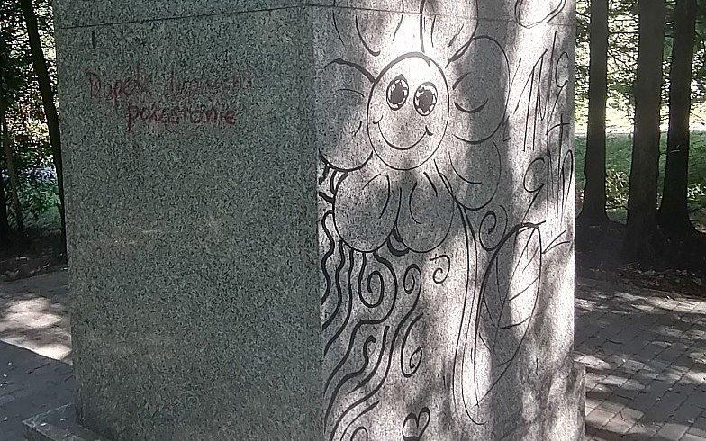 Pomnik na Jeziorkach zdewastowany. MZNK zgłasza sprawę na policje