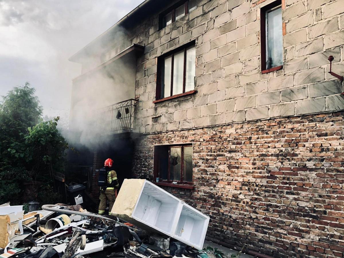 Pożar domu na Starej Hucie. Jedna osoba ranna