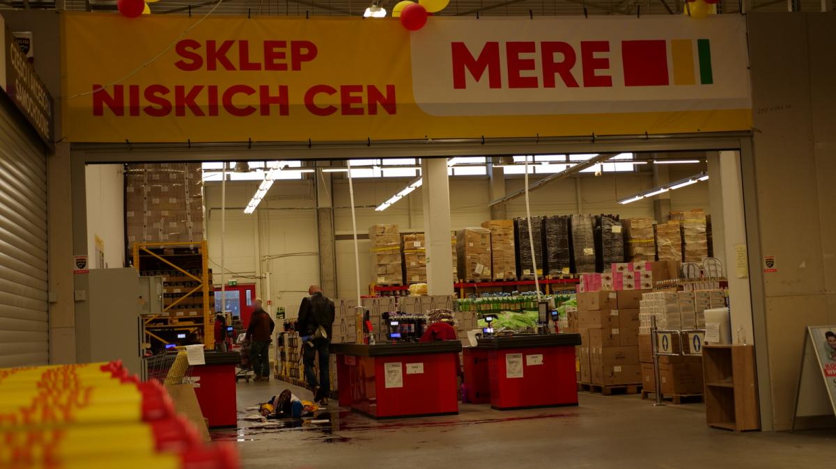 Mere likwiduje sklep