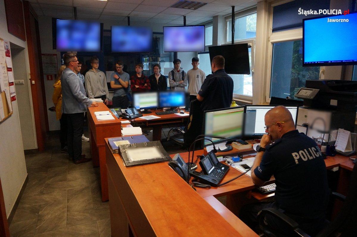 Klasa CYBERMIL poznała tajniki pracy policji dzięki KMP Jaworzno