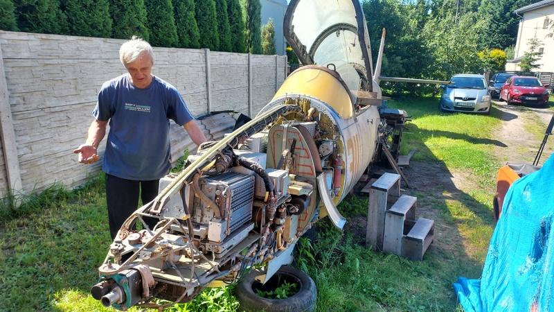 Samolot TS 11 Iskra na podwórku to normalność dla Pana Włodzimierza