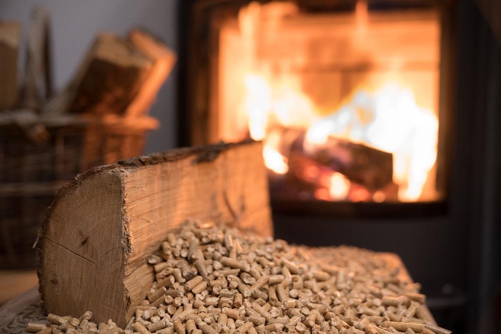 Jak działa piec na pellet z nadmuchem?
