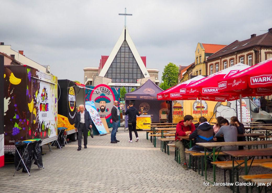 Zlot food trucków na rynku w centrum Jaworzna