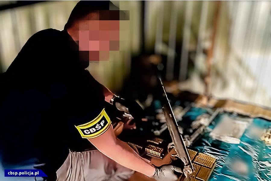 Pistolety maszynowe należące do międzynarodowej organizacji przestępczej przejęte w Jaworznie