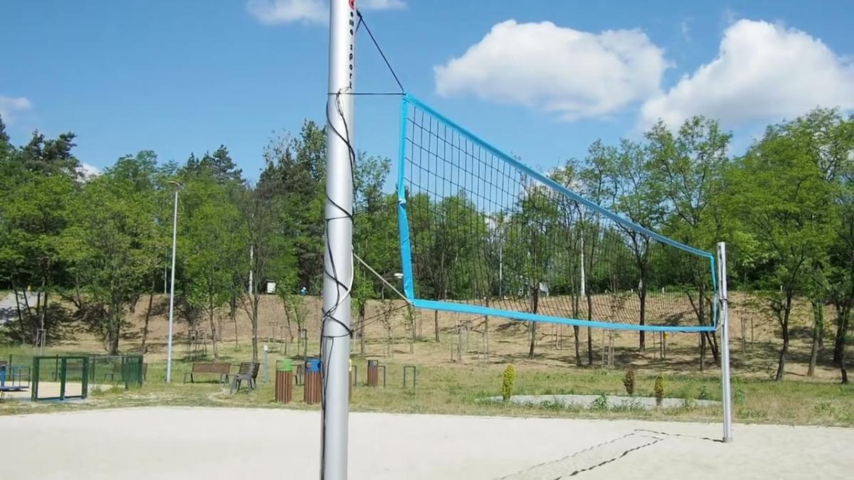 Zalew Sosina - Plac zabaw i boisko w kamieniach. Czy jest bezpiecznie?