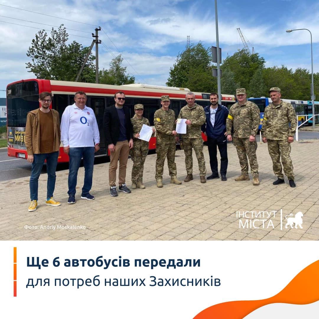 Jaworznicki autobus pomaga ukraińskim żołnierzom