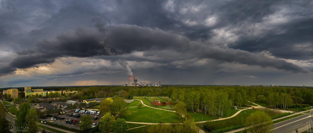 Burzowa panorama Jaworzna na fotografii Włodzimierza Bubaka