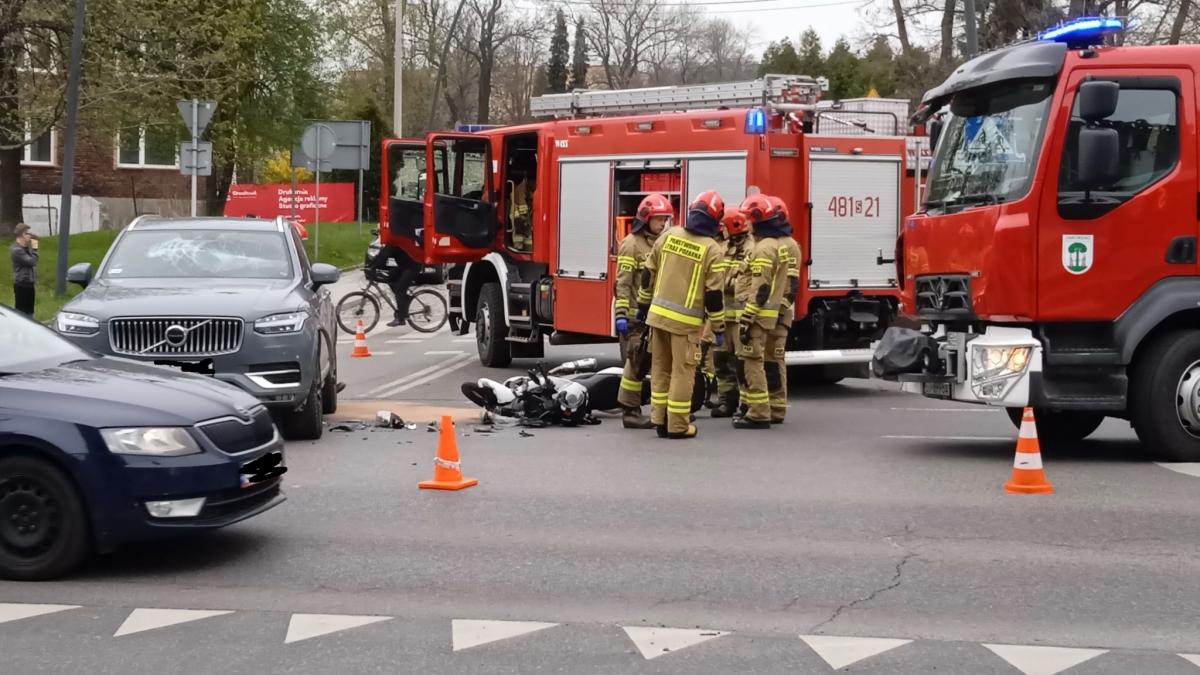Kolizja motocykla z samochodem osobowym przy ul. Grunwaldzkiej
