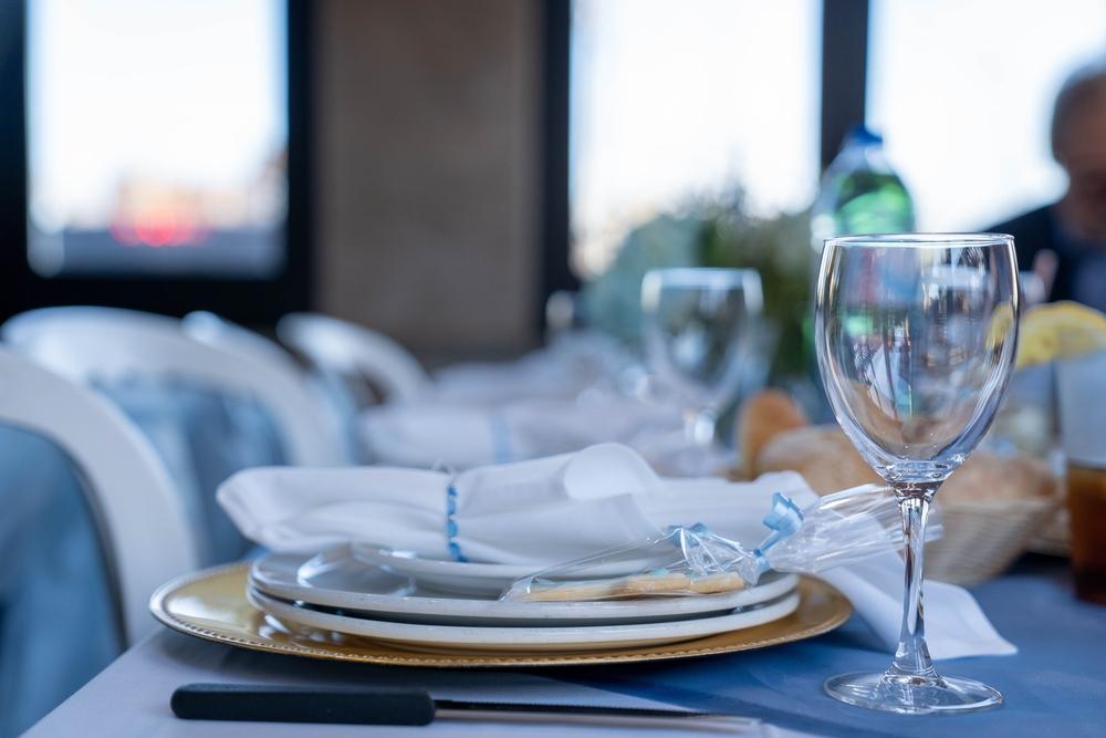 Chrzciny w restauracji czy w domu? Poznaj najlepsze rozwiązanie