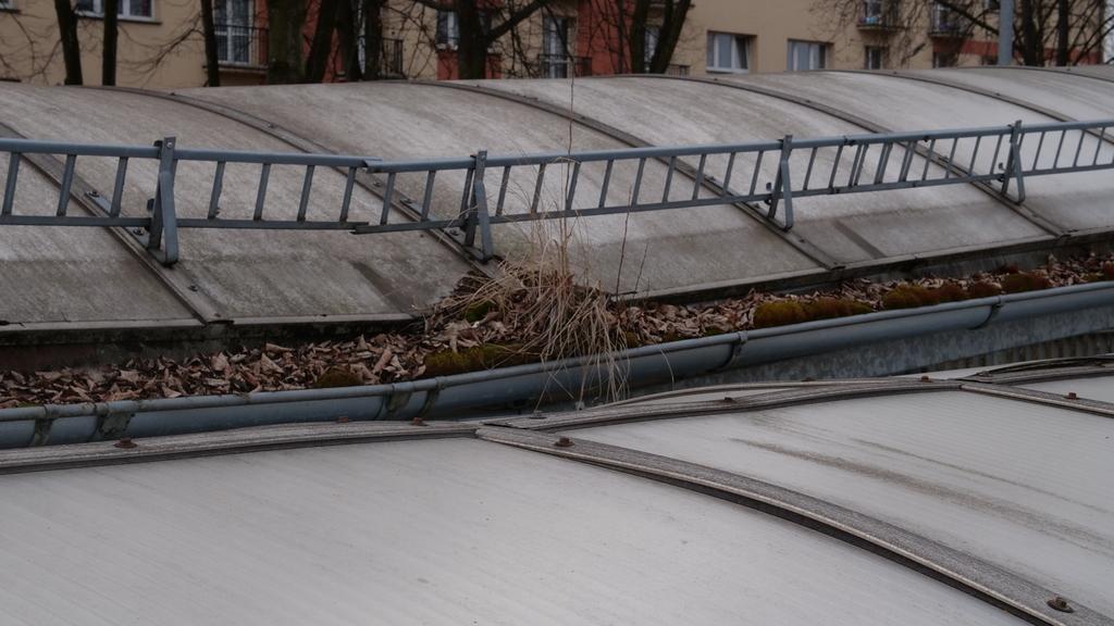 Przejście podziemne na Osiedlu Stałym wyczyszczone, ale nie w pełni