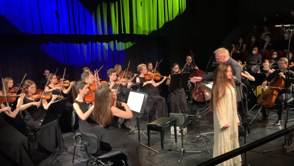 „Modlitwa za Ukrainę” zabrzmiała na scenie ATElier Kultury – Teatr Sztuk