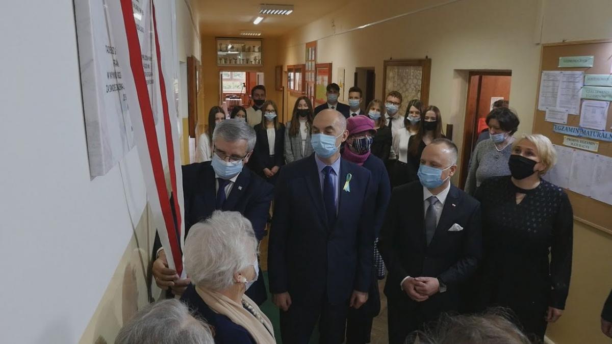 Uroczyste odsłonięcie tablicy pamiątkowej w LO 1