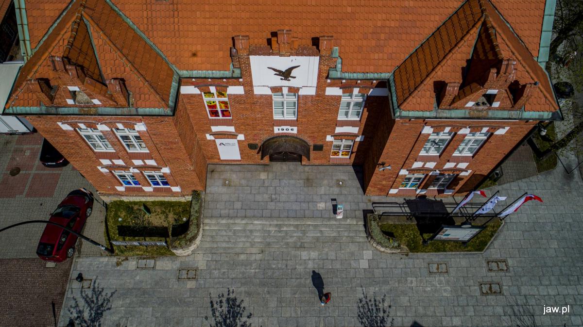 Co się dzieje w ATElier Kultury pyta radna Barbara Sikora. Odpowiada Marzanna Synowiec