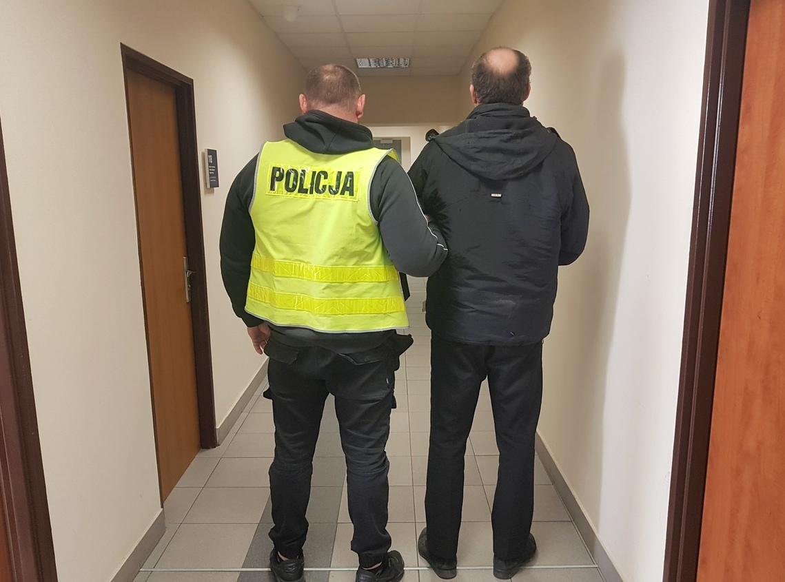 Seryjny włamywacz zatrzymany. Okradał kościoły i sklepiki parafialne