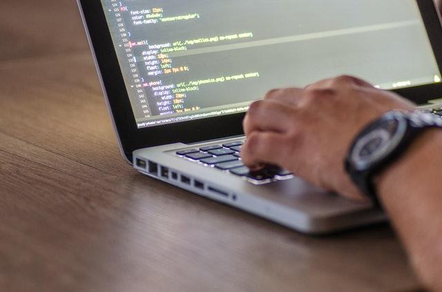Technologia cloud w biznesie - dlaczego warto ją wdrożyć?