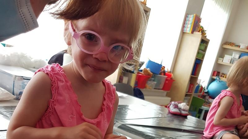 Dobrusia to 4-latka, która urodziła się w 26. tygodniu ciąży i dzisiaj potrzebuje naszego wsparcia
