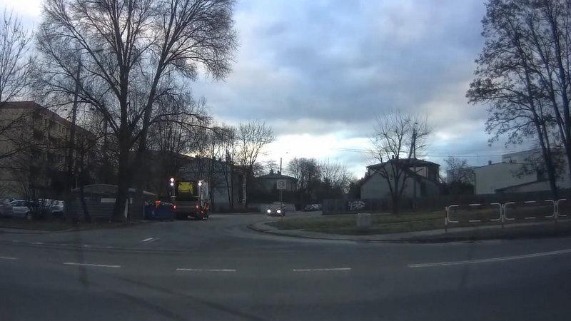 Dlaczego śmieci z różnych kubłów na selekcje trafiają do jednej śmieciarki?