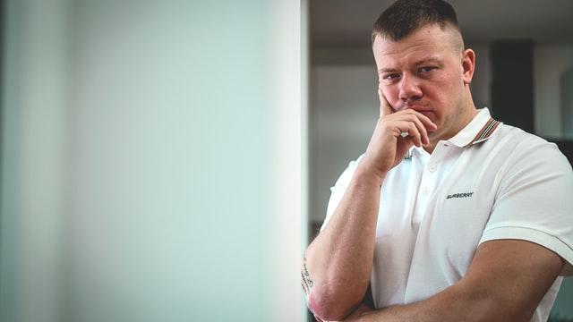 Odzież reklamowa z nadrukiem - jak wybrać ubrania na lata?