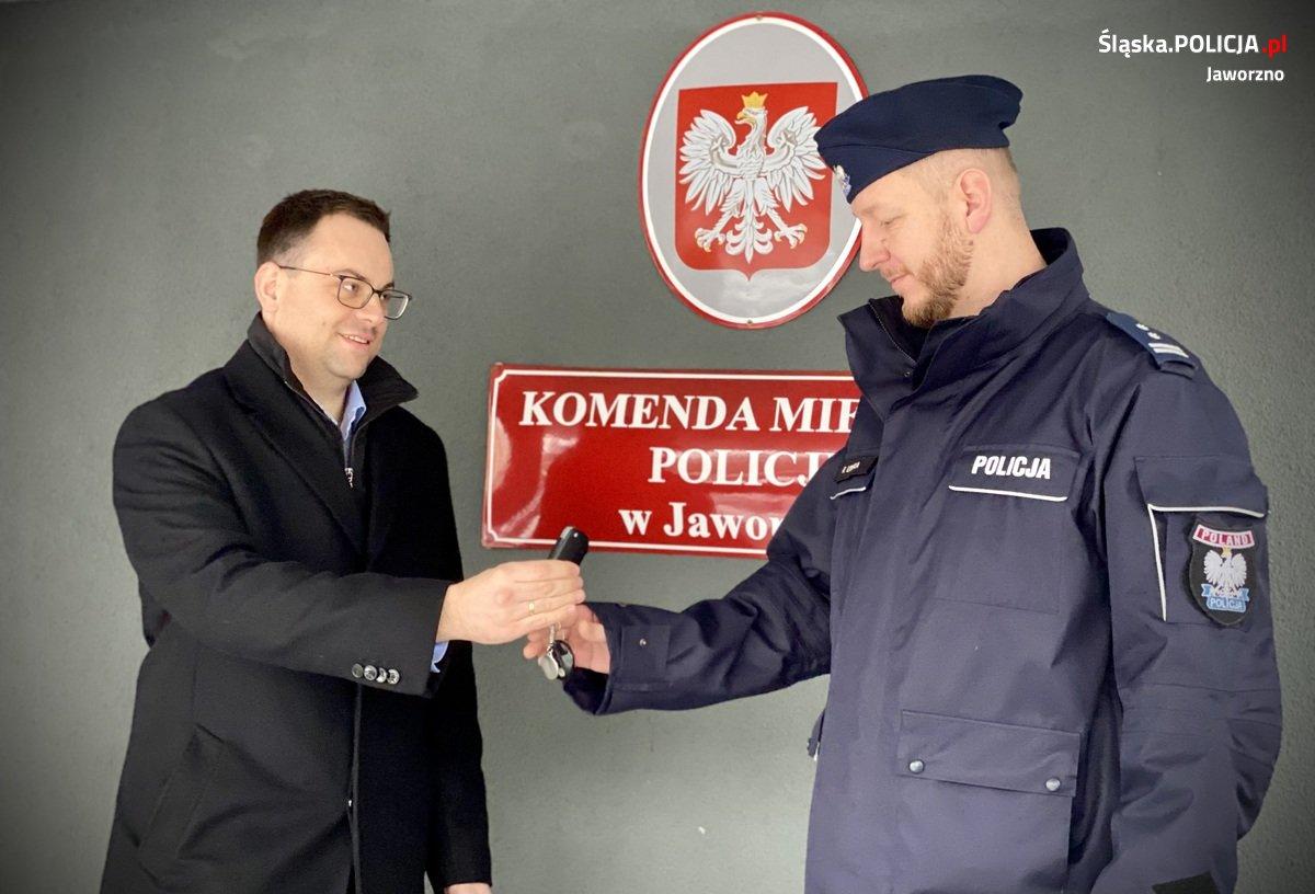 Nowy radiowóz w jaworznickiej komendzie policji