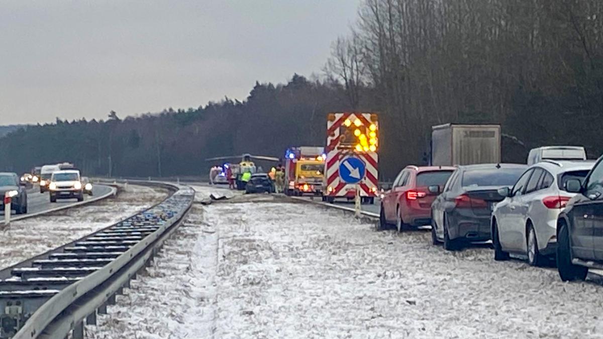 Autostrada A4 zablokowana na wysokości Jaworzna. Lądował LPR