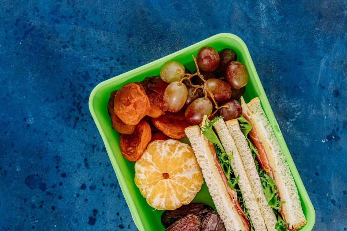 Klasyczne, z przegródkami, dwupoziomowe, na zupę — krótki przegląd pojemników na lunch