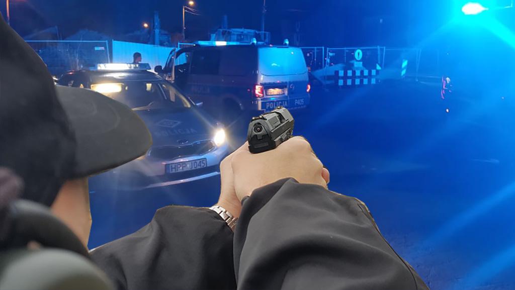 Poszukiwana 30-latka uciekła policji. Policjant strzelił w kierunku jej auta dwa razy