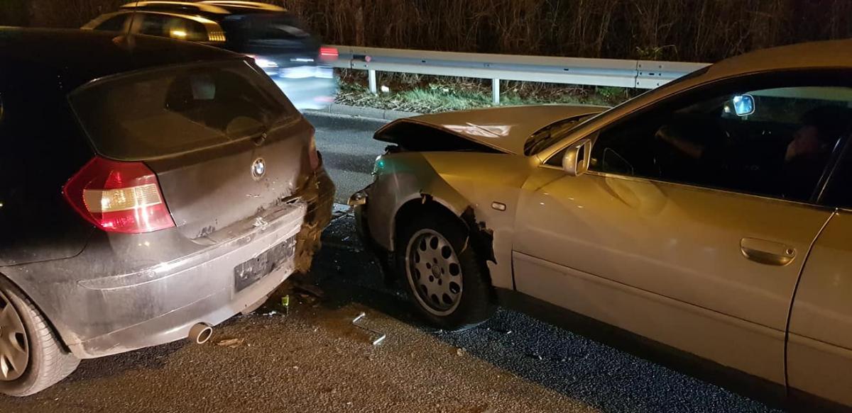Kolizja 3 samochodów w pobliżu sklepu Bodzio