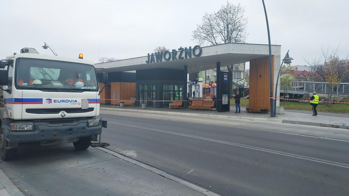 Naprawa gwarancyjna przystanku autobusowego Jaworzno Centrum właśnie została rozpoczęta