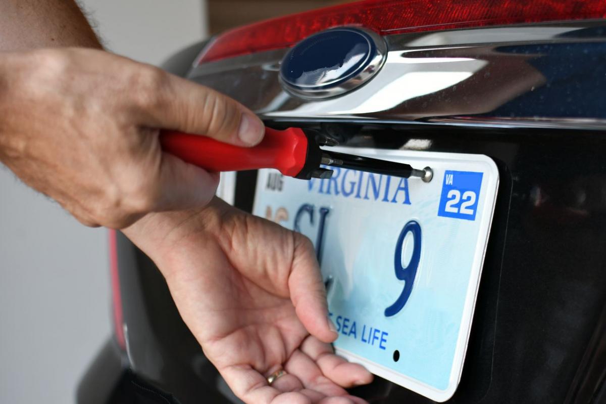 Ramki rejestracyjne z nadrukiem, jako pomysł na lokalna promocje biznesu