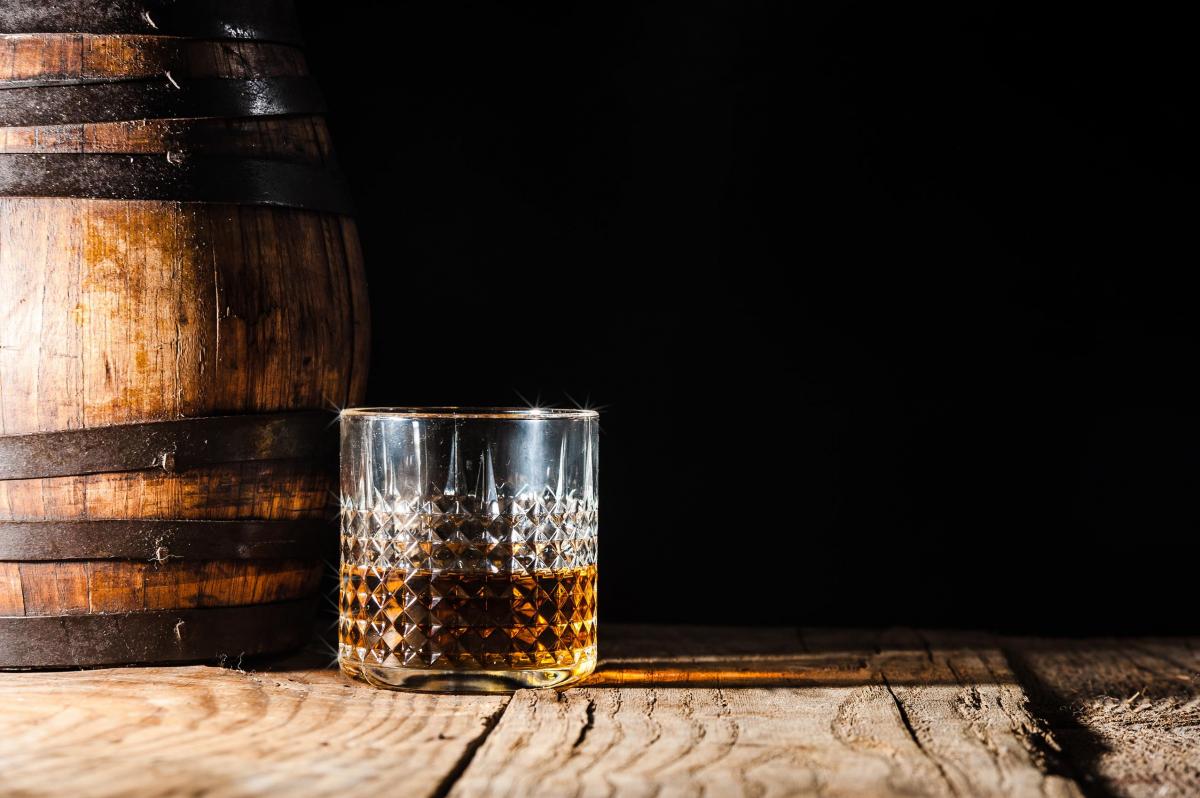 Która whisky jest najlepsza? Szkocka czy irlandzka?