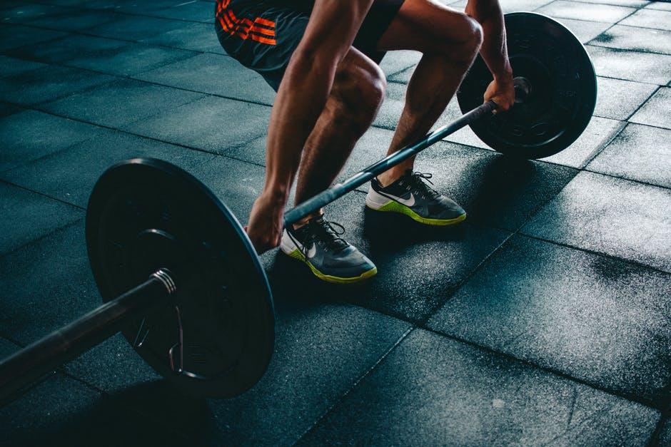Odżywki dla sportowców – jakie stosować przed treningiem a jakie po?