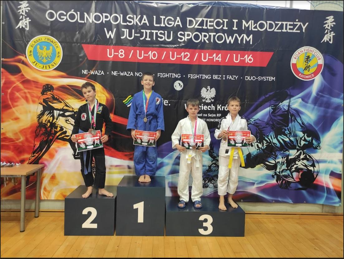 16 medali młodych Spartan w lidze ju-jitsu