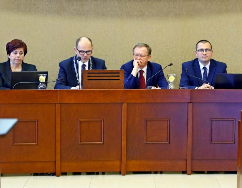 Ile mogą zarobić radni po podwyżkach?