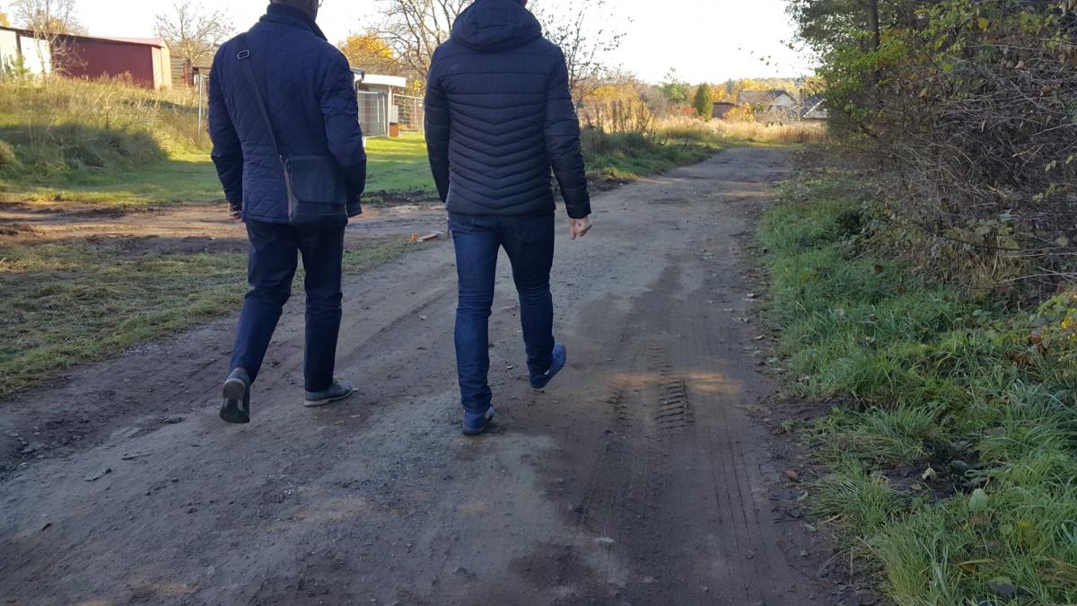 Przewodniczący Kaczmarek nadzoruje prace w terenie