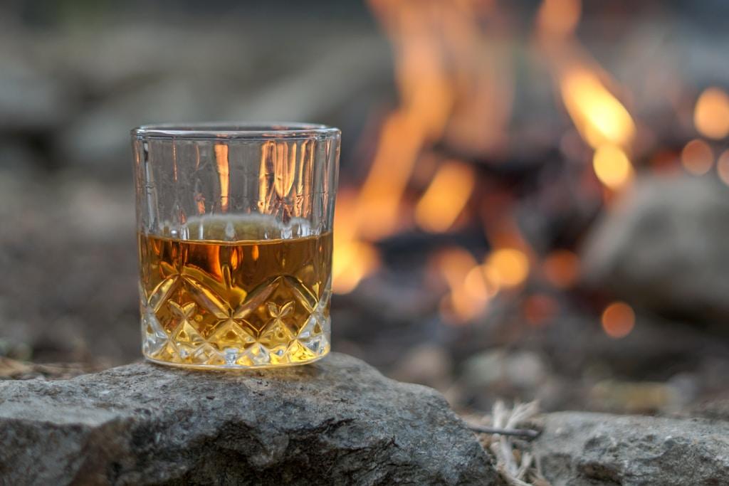 Jakie są różnice między Whisky, Whiskey, Bourbonem
