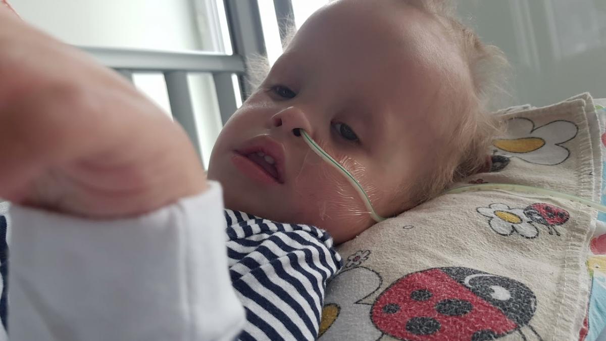 Mały Krzysiu przez złą diagnozę lekarską potrzebuje zabiegu za 250 tysięcy złotych