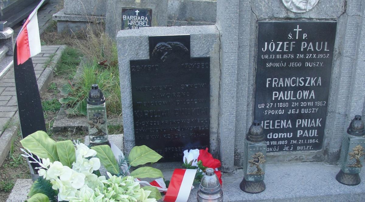 Rodzinny grób Józefa i Franciszki Paulów oraz Heleny i Karola Pniaków