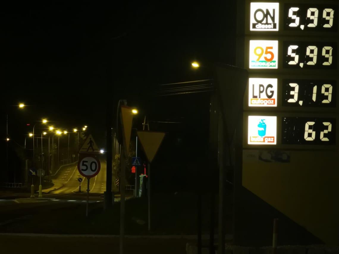 Paliwo w Jaworznie blisko bariery 6 zł