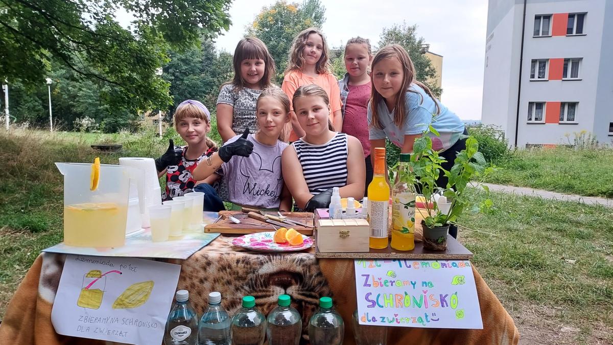 Sprawdziliśmy jak smakuje lemoniada dziewczynek z Podwala