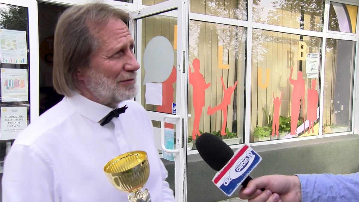 Turniej brydża sportowego w Klubie To i Owo z publicznością