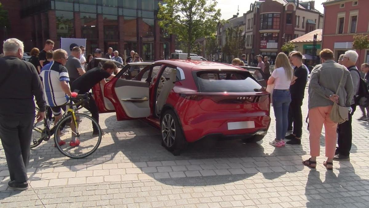 Prototypy samochodów Izera powodują zachwyt mieszkańców Jaworzna!