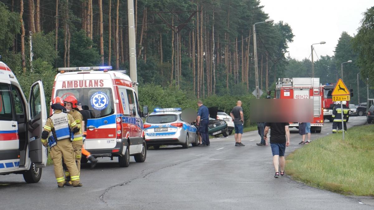 Zderzenie dwóch samochodów na ulicy Ciężkowickiej