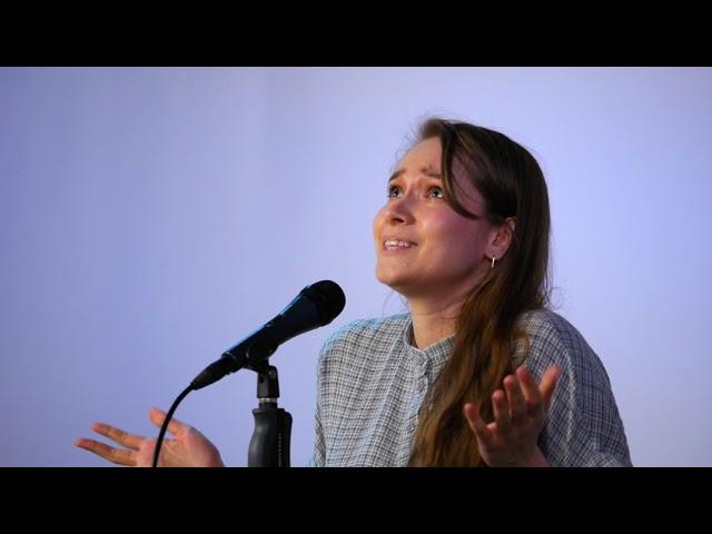 Izabela Wrona na 3. stopniu podium naszego Jaworznickiego Przeglądu Piosenki Coverowej.