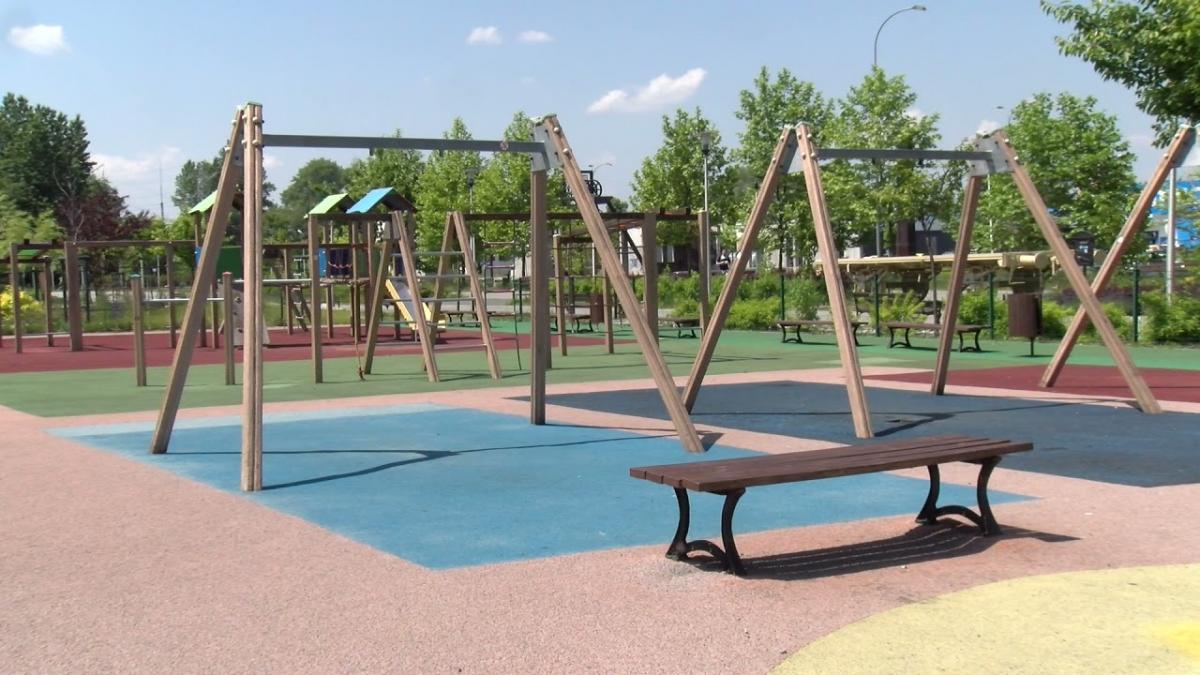 Plac zabaw na Plantach bez huśtawek. Plac Wodny bez wody