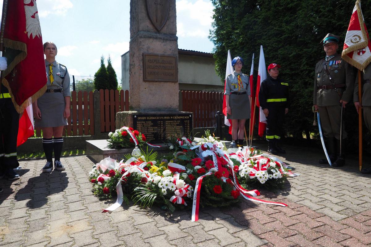 Uroczystości w Ciężkowicach pod pomnikiem Ofiar faszyzmu 1939-1945