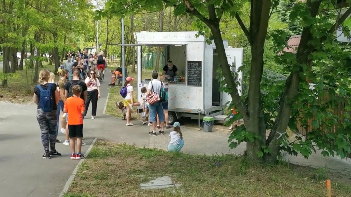 Na Sosinie zablokowana budka z lodami przeniosła się z dala płotka