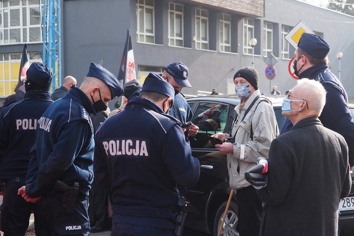Policja wzywa na kolejne przesłuchania uczestników Strajku Kobiet w Jaworznie