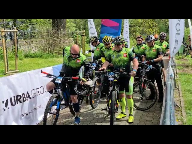 Rowerowa ekipa z Jaworzna na starcie Rajdu Doliną Dunajca