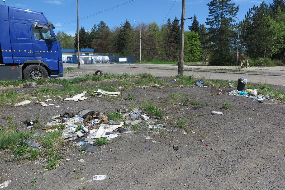 „Tu kierowcy samochodów ciężarowych śmiecą na potęgę” - kto posprząta po kierowcach?