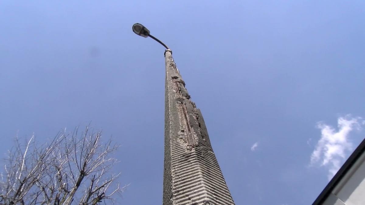 Zniszczone latarnie miejskie na ulicy Krasickiego i Gwarków zagrażają mieszkańcom!